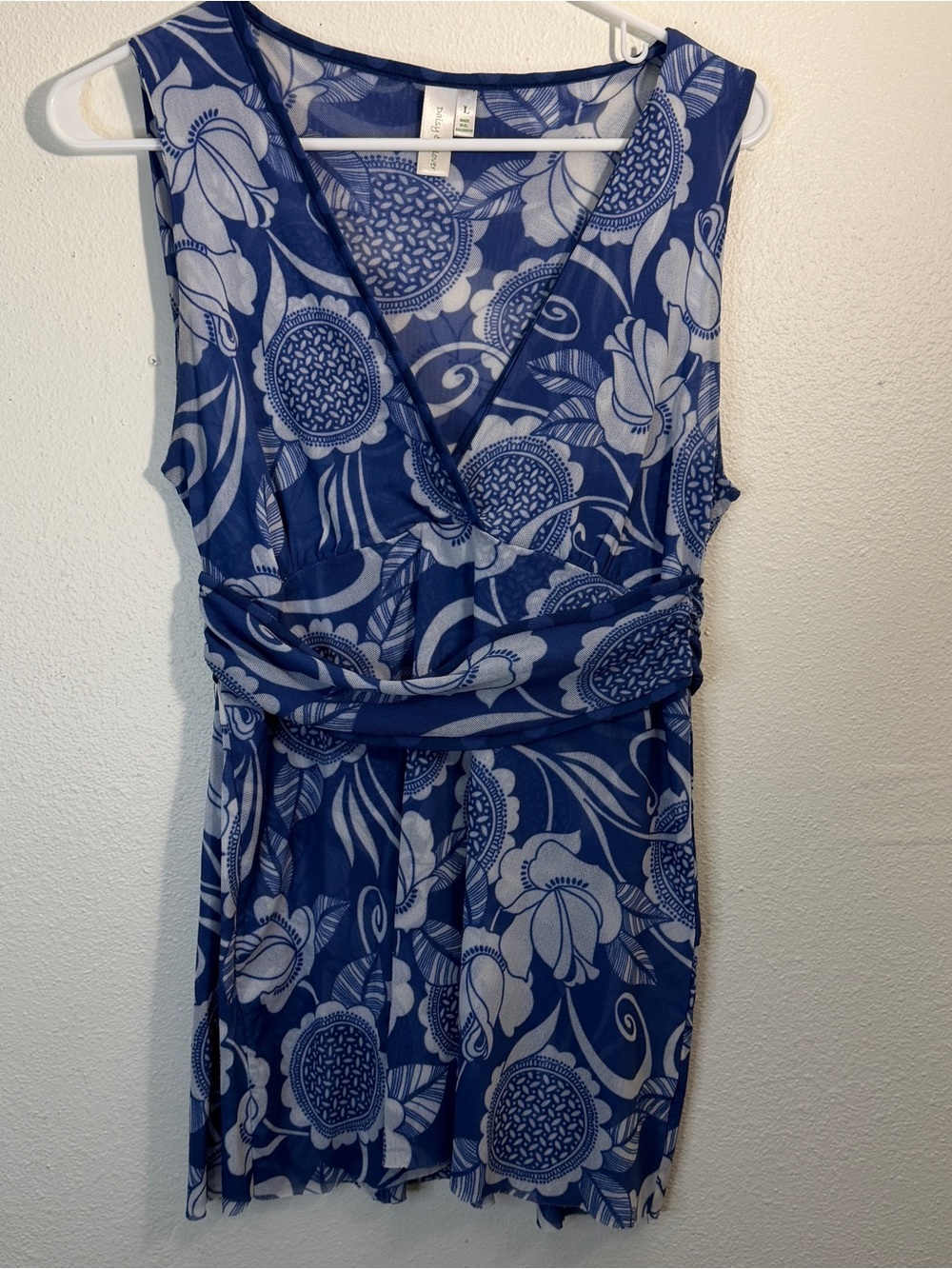 Daisy & Clover Sleeveless Blue Floral Wrap-Front Blouse, semi sheer, Y2K sz L